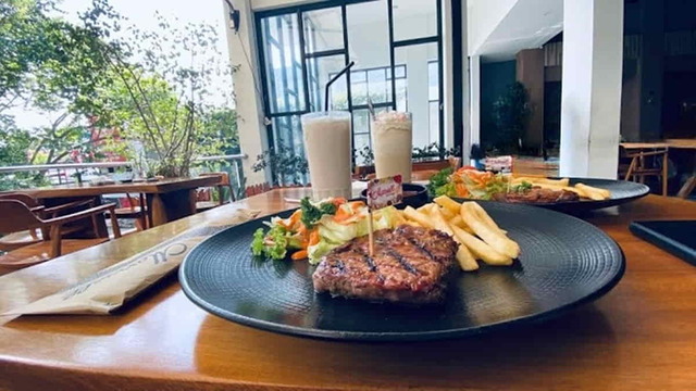 Restoran Terbaik dengan Menu Steik